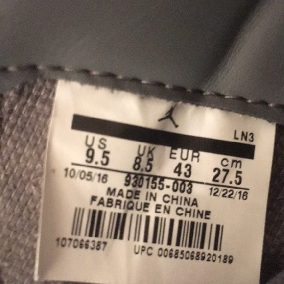 Kaws Jordan 4’s used - Picture 7 of 8